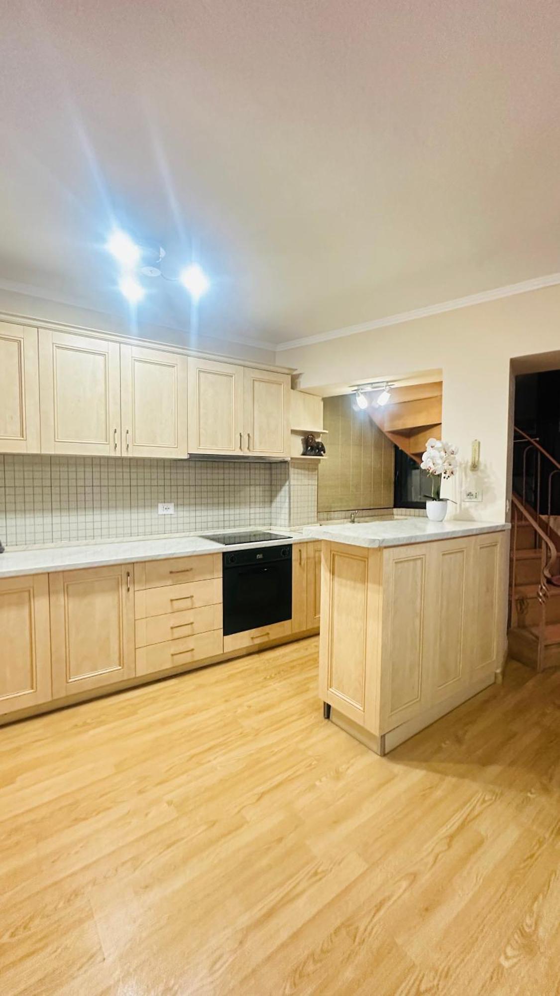Duplex Apartment-balcony-city Center -7 Guests Appartement Tirana